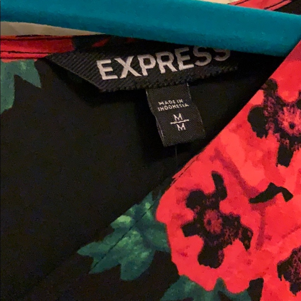 Express Open back Blouse - Picture 4 of 5